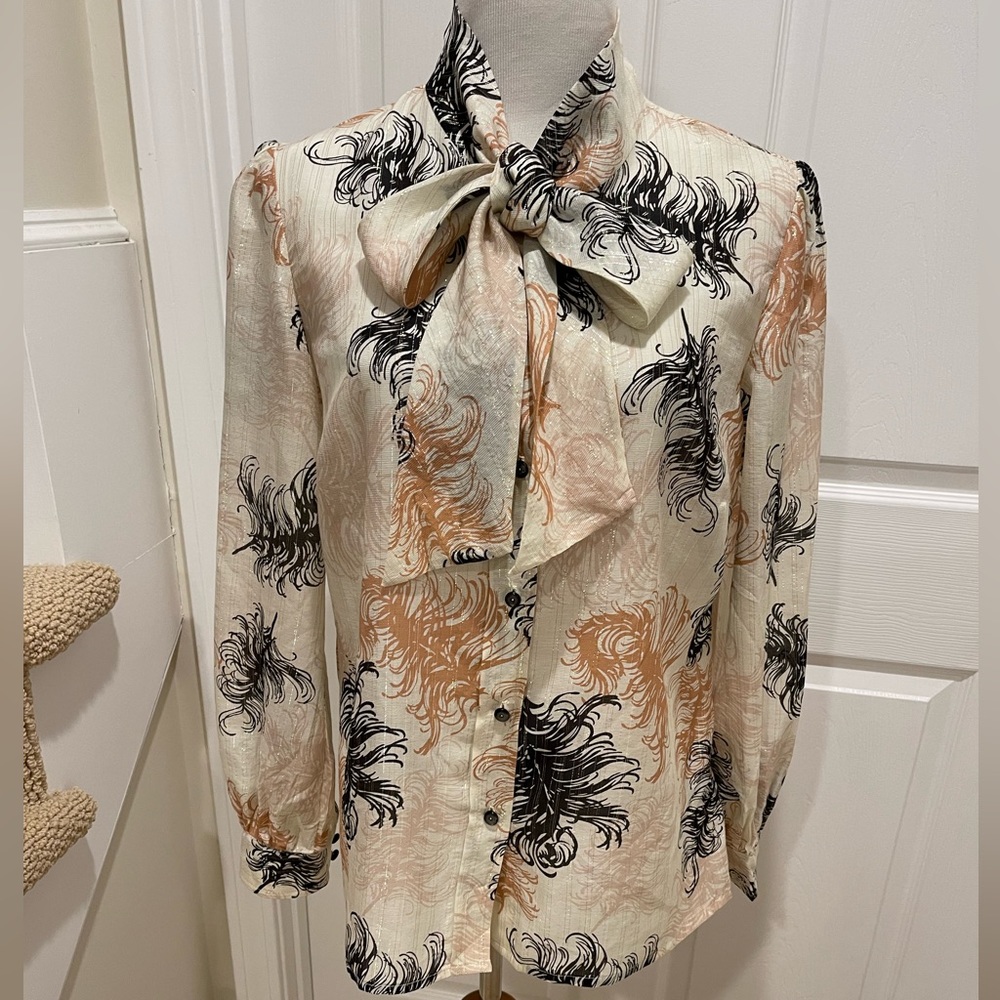 NWT, Trina Turk blouse, neck bow. Size L.